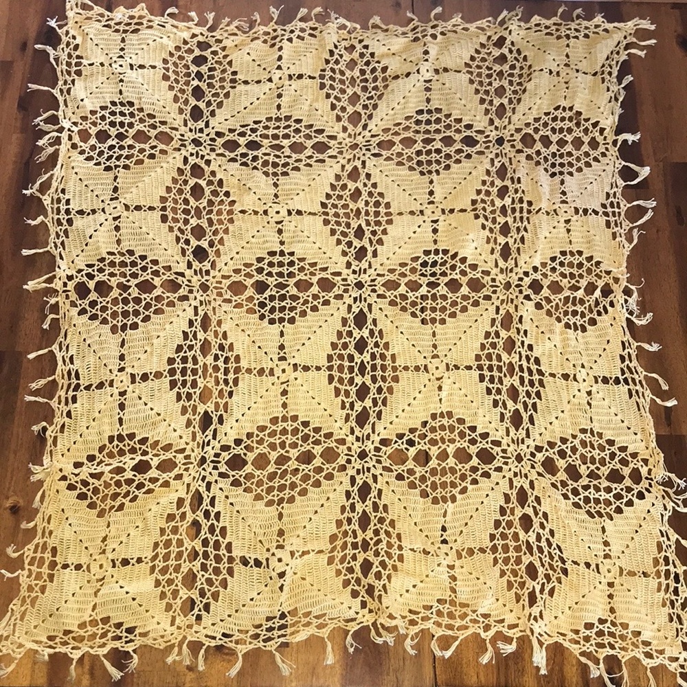 Vintage Light Yellow Hand Crochet Tablecloth/Large Doily~Shabby Chic~27.5x32